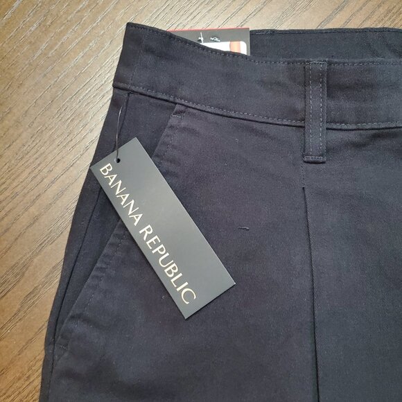 NWT Women's Banana Republic Pleat front black shorts size 8 - Picture 3 of 5